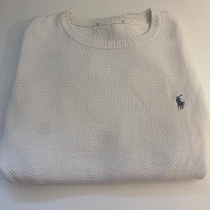 Ralph lauren - Nu säljer jag en fet snygg Ralph lauren tröja i storlek S, passar även för M personer! Kontakta mig om du har frågor om tröjan!