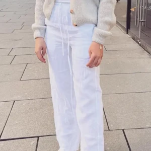 Linnebyxor  - Helt oanvända linnebyxor från chelsea💕Går att anpassa till lågmidjat💕 skriv för egna bilder!! Ord pris 599