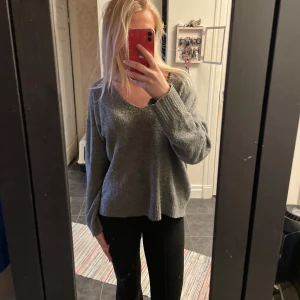 Stickad tröja - Finstickad tröja! Något nopprig men annars fint skick💕