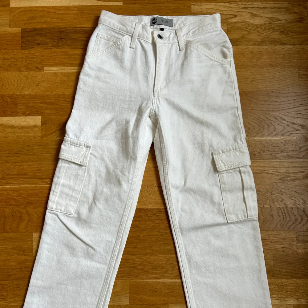 Levi’s Silvertab Baggy Cargo Jeans Low waist  I mycket fint skick, bara använda några gånger och köpta 2023👖🤍🌸. Jeans & Byxor.