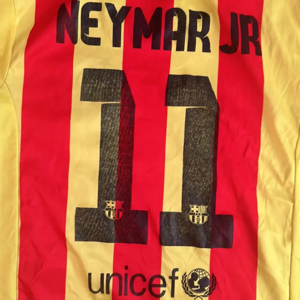 Barca tröja, andvänd, Neymar nummer 11, tar bara Swish, det som är köpt är köpt. Sport & träning.
