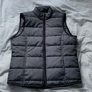 Berkeley väst - Berkeley väst i mycket bra skick, inga fel! Storlek M. Säljer för ändas 299. Kan gå ner i pris vid snabb affär. 