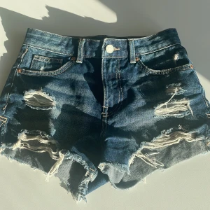 Blåa jeansshorts - Mycket bra skick, inte använt mycket