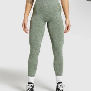 Träningsbyxor gymshark  - Aldrig använda då jag gick upp i vikt och aldrig fick på mig dom. Har i andra färger kolla min sida:) 