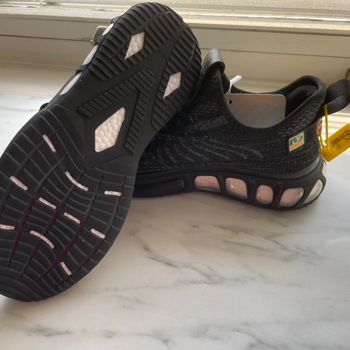 Helt nya skor stl 40 - 93