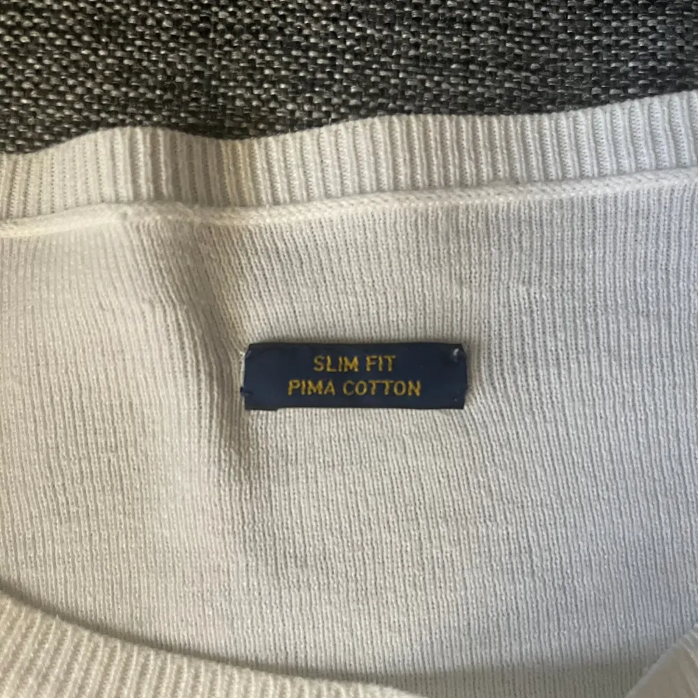 Säljer min snygga stickade Ralph Lauren tröja i nyskick, Stolek M  Passform slimfit . Tröjor & Koftor.