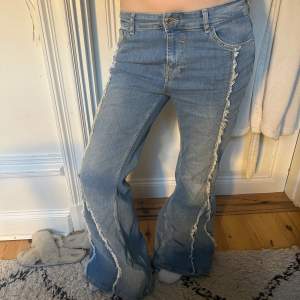 Coola bootcut jeans från behrska! 