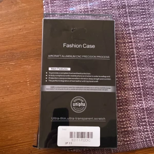 Rött mobil skal för iPhone 11  - Helt oöppnad och bra skick.