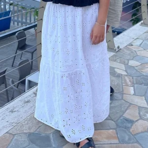 Långkjol - Så fin långkjol från italien. Helt nyskick, köptes för 600kr. Använd gärna köp nu funktionen💞