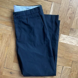 Kostymbyxor hope - Lite kortare kostymbyxor från hope. Low waist. Sitter väldigt bra på.
