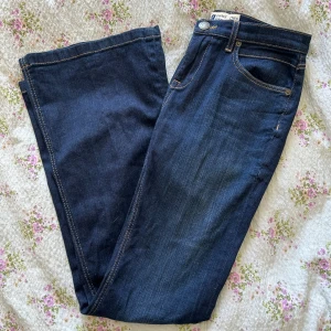 Gina jeans i mörkblått  - Använda men i bra skick!
