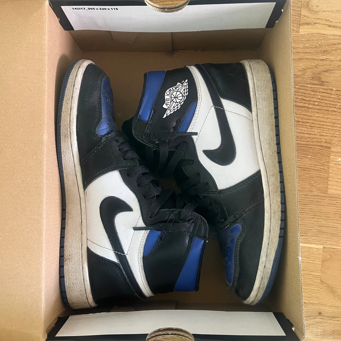 Blåa jordans 1 mids