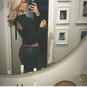 Topp - Superfin topp från zara med öppen rygg. Lånade bilder!💓