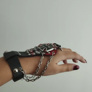 Läderarmband emo - Köpte den för 2 år, använd två ganger