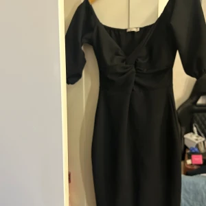 Svart klänning från nelly - Svart klänning från Nelly i storlek S 120kr