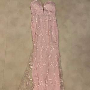 Rosa balklänning passar s/m💖Ny med prislapp säljer då den är för stor