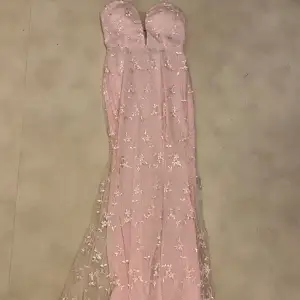 Rosa balklänning passar s/m💖Ny med prislapp säljer då den är för stor