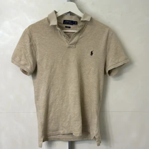 Polo Ralph Lauren Piké  - Använd Äkta Polo Ralph Lauren Piké i storlek S. Säljes billigt för 350 kr 
