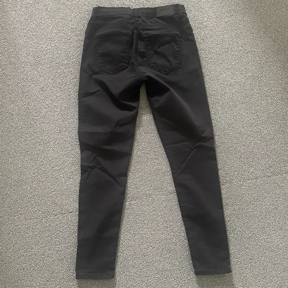 Coola jeans från 2:nd One med dragkedje slits!. Jeans & Byxor.