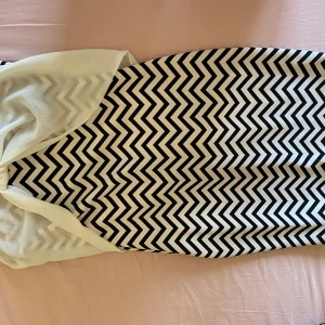 Klänning  - Kan användas med olika modeller på axlar. 