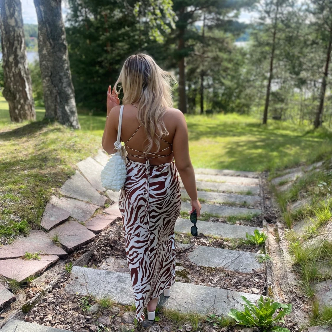 Klänning i zebramönster 