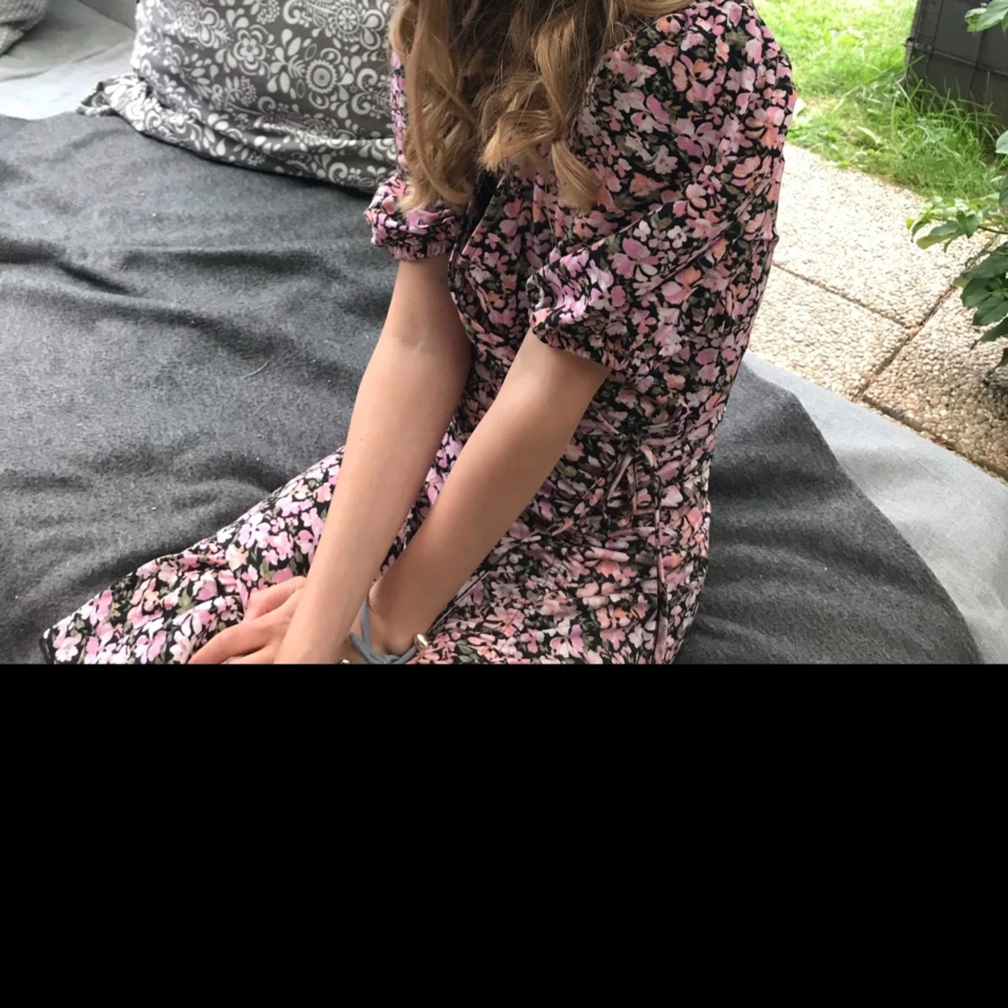 Blommig klänning ifrån Gina