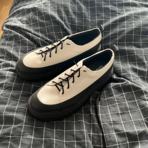 Svartvita lågskor - Aldrig använda