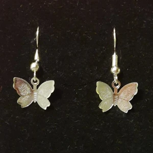 Örhängen  - Örhänget är nickelfritt Handgjort från eget smyckesföretag 