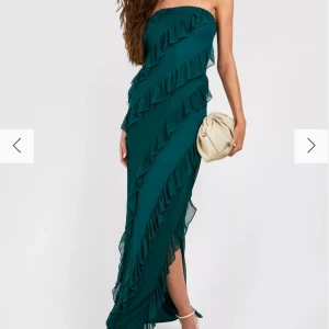 Klänning - Superfin långklänning, helt oanvänd och ny!! Kände inte att den passade mig riktigt. Skriv privat för bild på hur den sitter på mig!🥰 Köpare står för frakt❣️