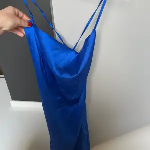 Super fin blå klänning, använd en gång!💙