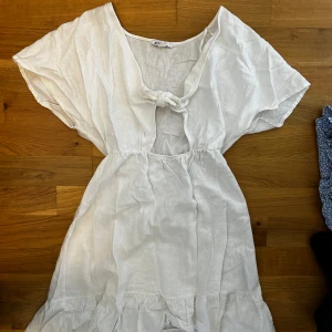 Klänning - Vit sommar klänning köpt i spanien