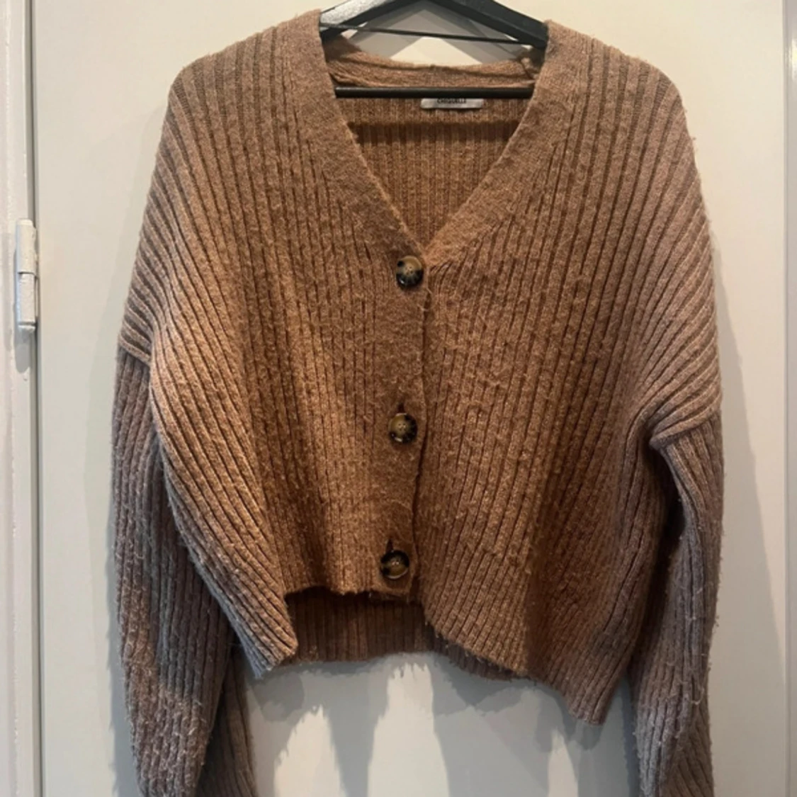 Stickad kofta Chiquelle