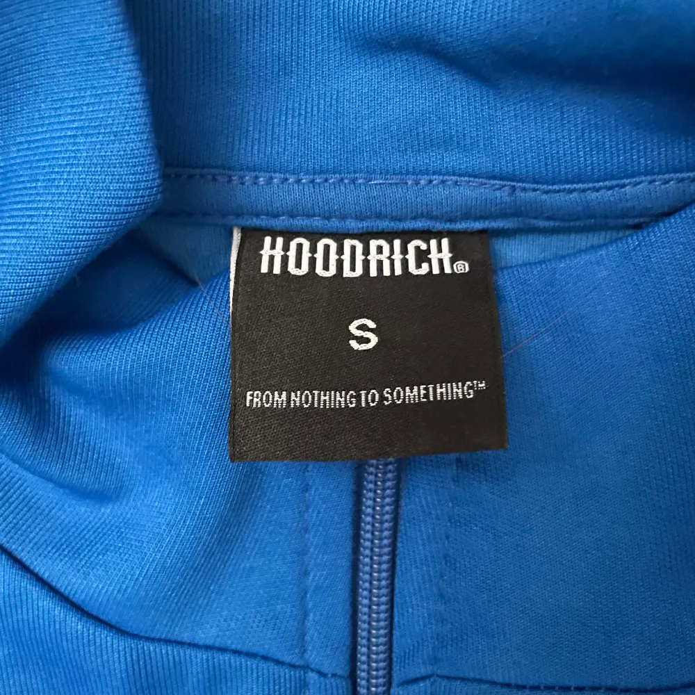 Säljer ett helt ny Hoodrich Dress i färgen blå, Stolrek S. . Hoodies.