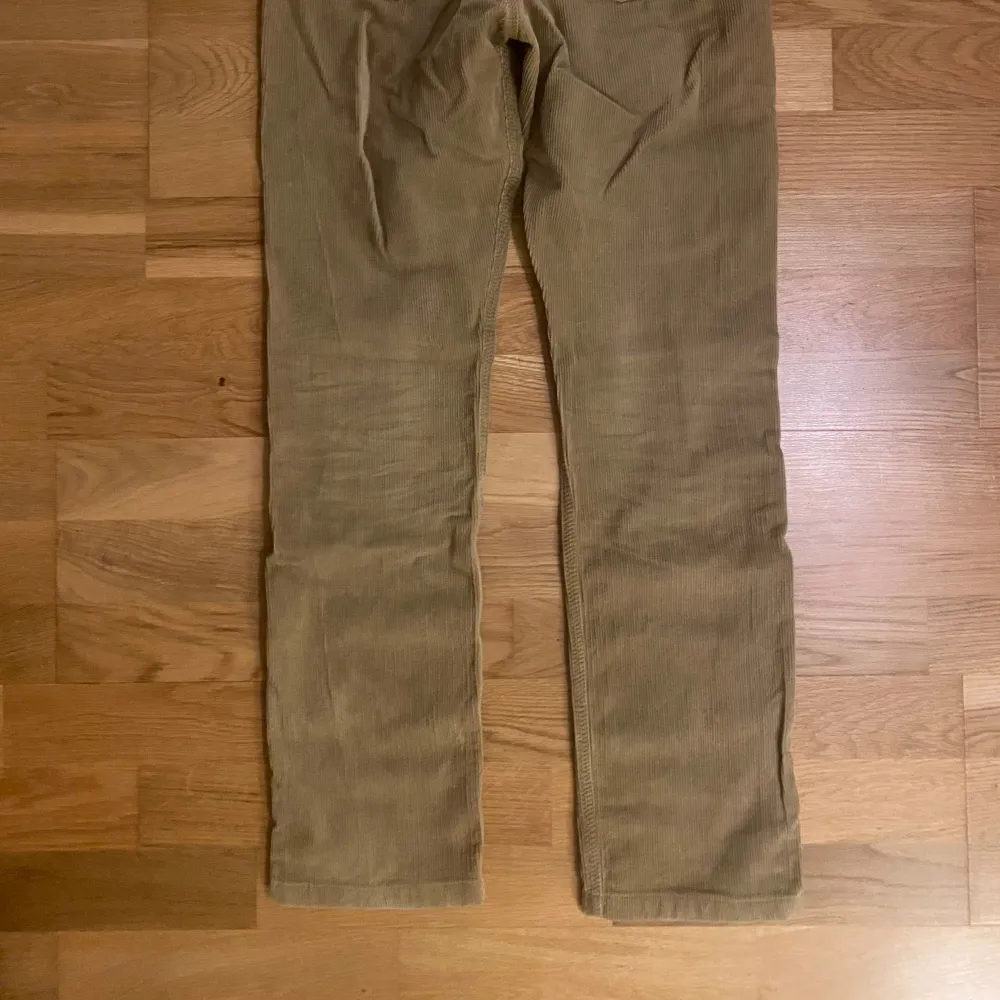 Fina manchester jeans från polo ralph lauren som tyvärr inte passar mig längre. Priset går att diskuteras✨. Jeans & Byxor.