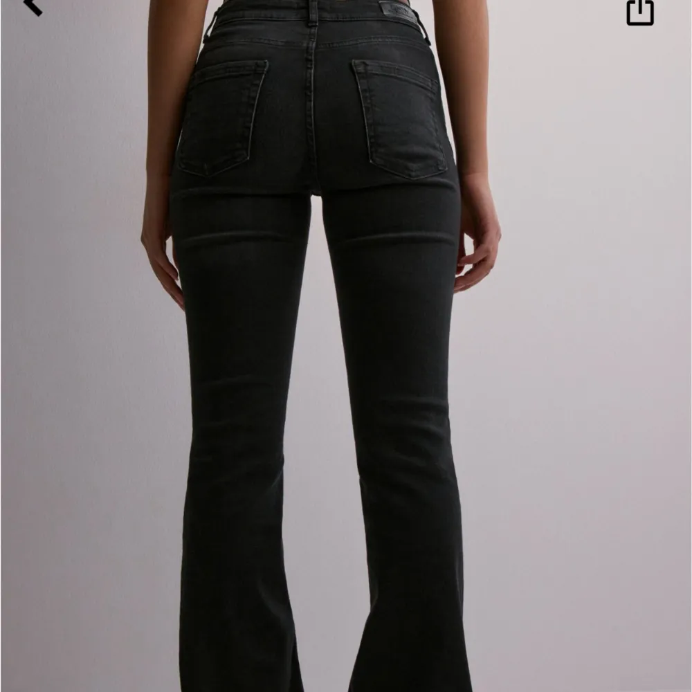 använda fåtal gånger, säljer pga lite för korta för mig 💗 storlek xs men passar också s, nypris 550. Jeans & Byxor.