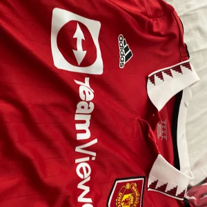 MAN UTD T-shirt  - En fin Utd tröja i bra skick med namn på ryggen 