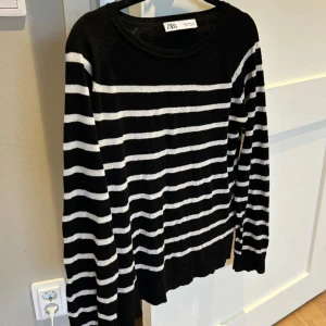 Randig zara tröja  - Säljer denna tröja eftersom den inte kommer till användning!  Pris kan diskuteras 💓