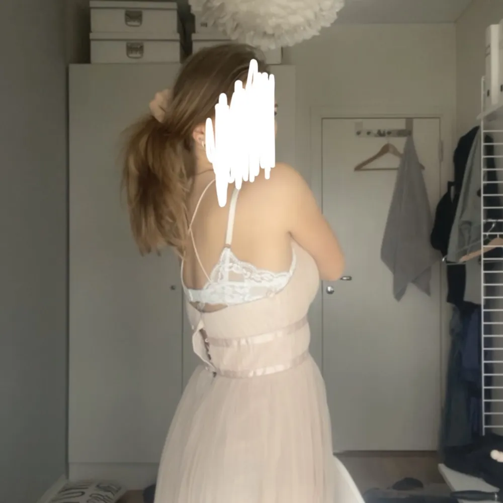 Superfin balklänning som jag köpte här på plick förra året! Skriv för fler bilder 💖. Klänningar.