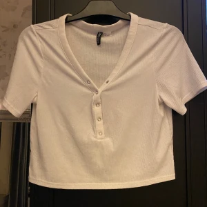 Gullig tröja hm🤍 - Fin men för liten för mej och inte min stil 