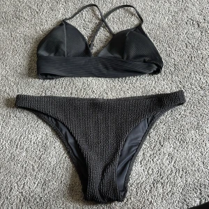 Bikini  - Basic bikini. Andvänd bara några få gånger, annars bra kvalite! 