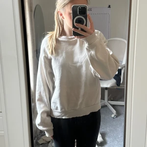 Sweater - Beige sweater från Gina i bra skick🌟