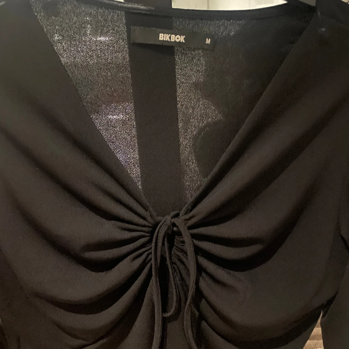 Snygg svart topp med knytning!❤️‍🔥 - 90