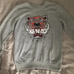 Kenzo sweatshirt  - Knappt använd, bra skick. Kenzo sweatshirt  
