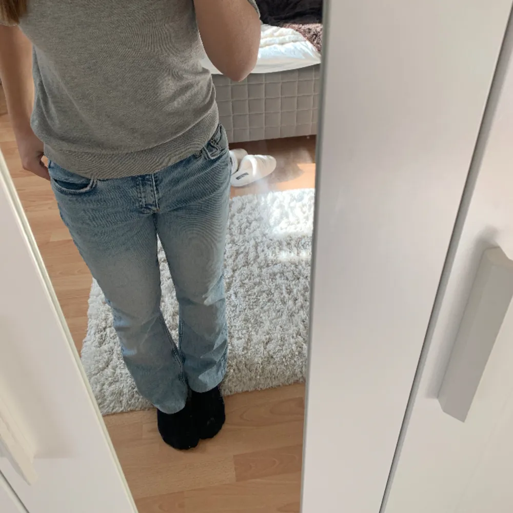 Jeans från gina tricot💗 Upsydda i längden, jag är 153, de passar bra på mig💗. Jeans & Byxor.