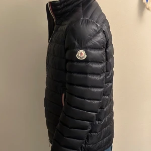 Moncler daniel dunjacka - Moncler daniel down jacket | skick 8/10 | Storlek 2 = S | köpt av trendsellers på Plick så givetvis äkta 