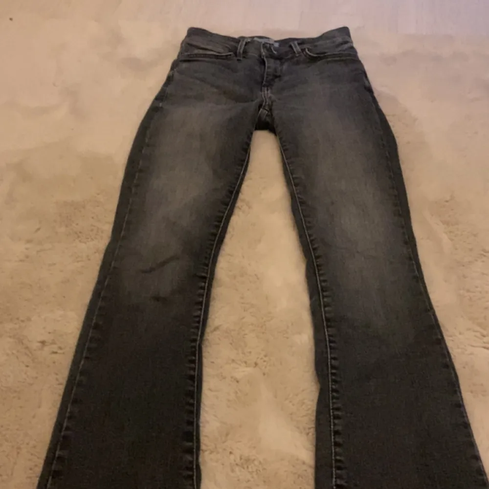 Gråa ltb jeans L 32 w 24 (innerbenslängd 81 cm, midja 61cm. Säljes för att dom inte passade mig. Kan mötas upp i linköping . Jeans & Byxor.