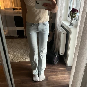 Blå jeans  - Ljusblå jeans från Gina! Bra skick 