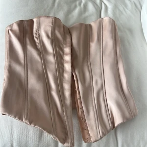 Korsett topp  - Jättefin, säljer pga för liten 