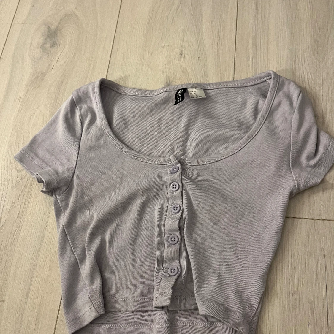 Lila chroppad t-shirt 