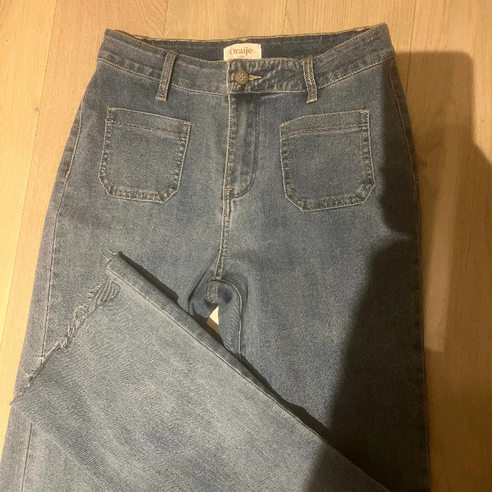 får tyvärr inte användning att dessa super bekväma och fina ljus blåa jeans, jag köpte dom för ca 700kr, dom är super bra skick och inga defekter. Slutsålda på hemsidan så går ej att få tag på. . Jeans & Byxor.